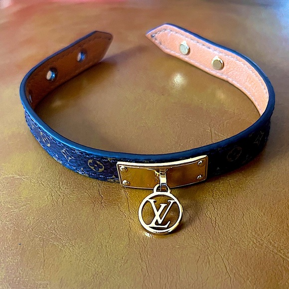Authentic Louis Vuitton Logomania Bracelet LV Circle M4150 17. - Picture 2 of 4